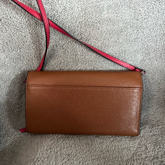 London Fog Crossbody - Picture 2 of 3